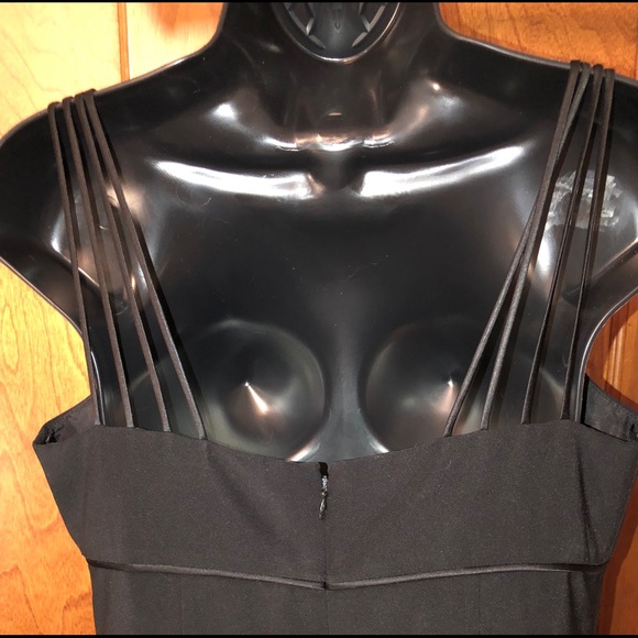 💋 THE PERFECT LITTLE BLACK DRESS 💋 - Picture 2 of 4